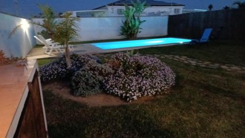  Las Casitas de la Barrosa con jardín y piscina in Chiclana de la Frontera
