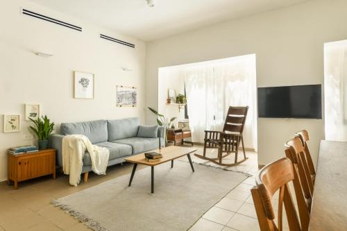 Spacious 3-Bedroom Apartment near Beach - Ideal for Families!