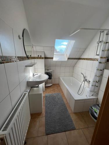 Fürdőszoba, Küstentied (Kustentied) in Leezdorf