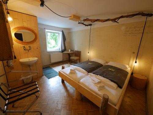 The Keep Eco Rooms – Salzburg, IA
