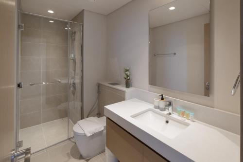 Allsopp & Allsopp - 2-Bedroom Apartment in Harbour Gate Dubai Creek Harbour - image 8