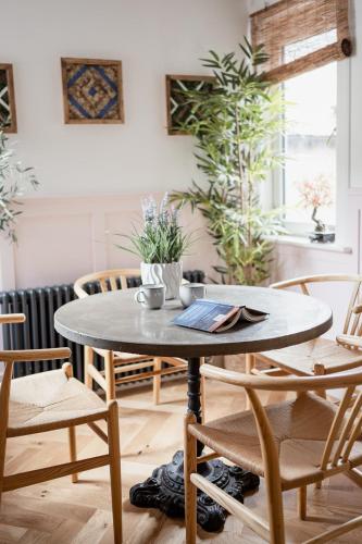 The Seelies - Luxury Aparthotel - By The House of Danu in Kingussie