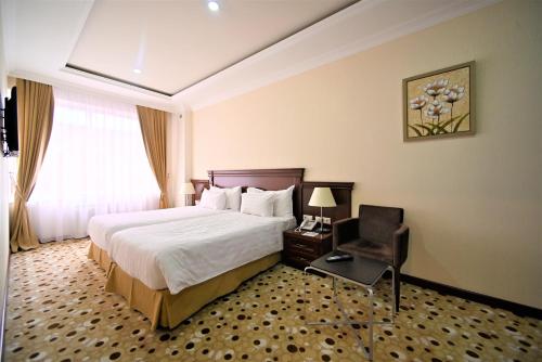 Central Hotel - image 4