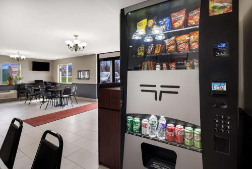 Econo Lodge Inn & Suites Canandaigua - Fingers Lake Area - 편의 시설/서비스