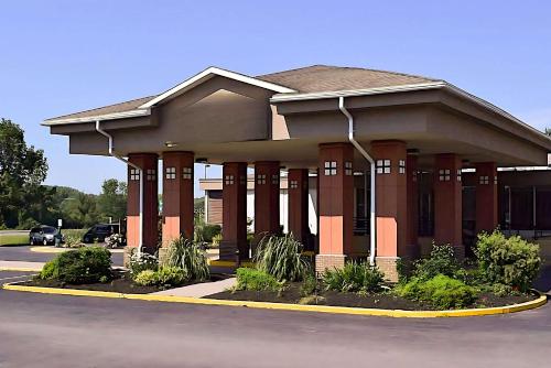 . Quality Inn & Suites Syracuse - Carrier Circle