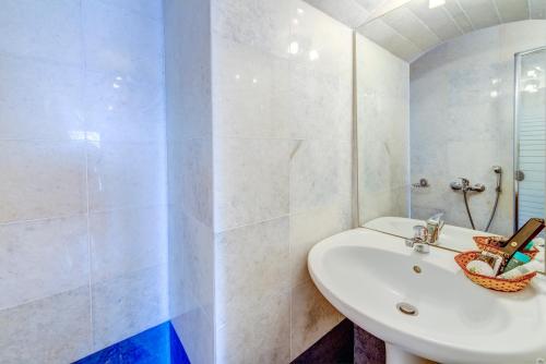 Apollonion Palace - image 9