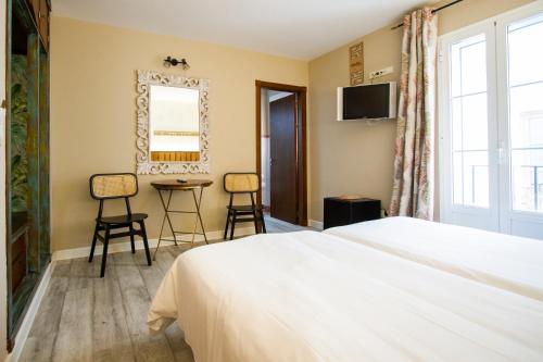 Double or Twin Room image 10