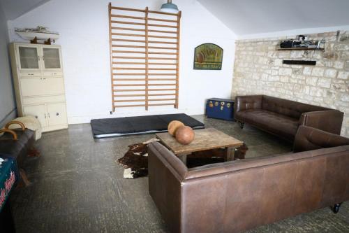 Szórakozási lehetőségek, The Barn House - Swimming Pond,Jacuzzi,Chicks! in Battle