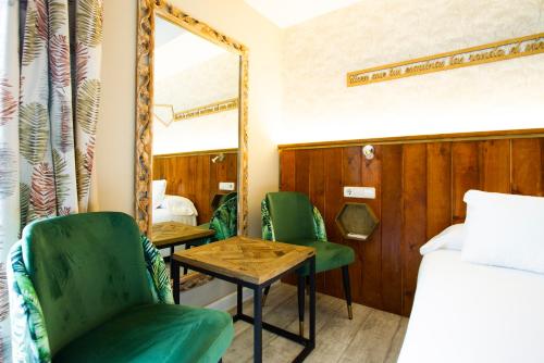 Double or Twin Room image 5