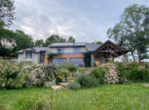 Jardin face aux Pyrénées - Pension de famille - Gelos