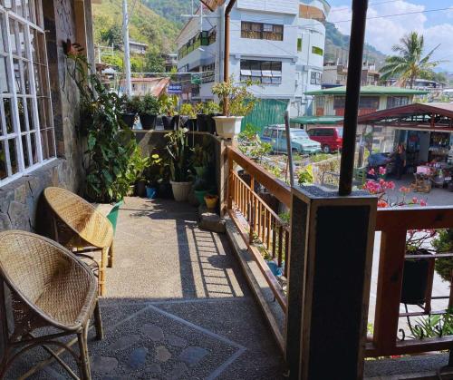 Pinecone Lodge & Restaurant in La Trinidad