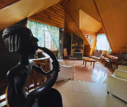 Pinecone Lodge & Restaurant in La Trinidad