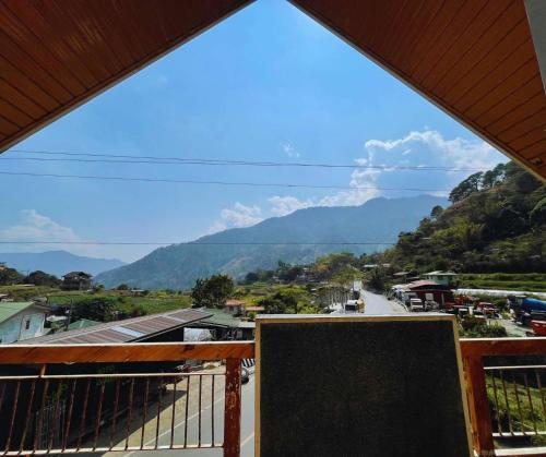 Pinecone Lodge & Restaurant in La Trinidad