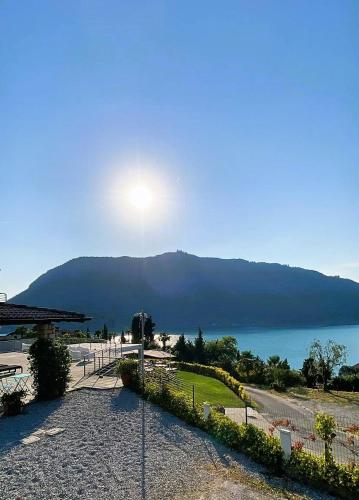 Vela di Soleville camere con e senza vista lago con ristorante & pizzeria