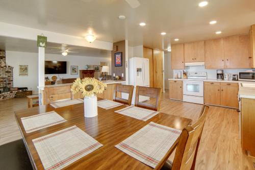 Waterfront Lakeport Rental Home with Private Dock! in Kelseyville