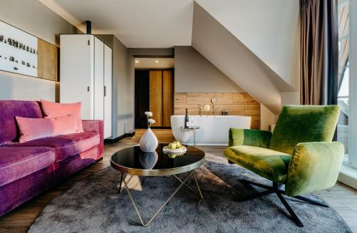 1 king bed, 1 sofa bed