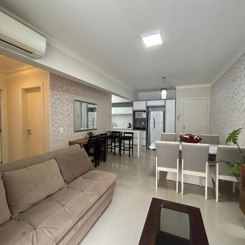 037C - Apartamento 2 dormitórios na praia de Bombas (037C - Apartamento 2 dormitorios na praia de Bombas) in บอมบิญาส