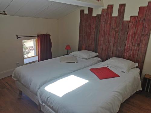 2 bedrooms, 5 beds
