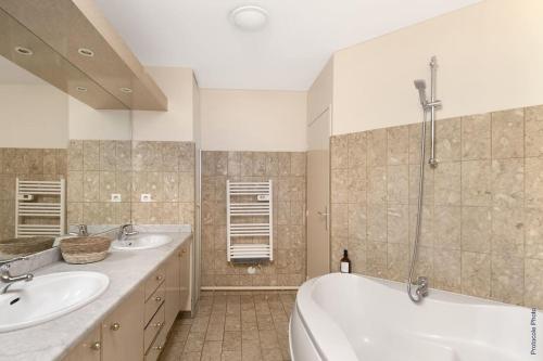 NOCNOC - Le Pargamin - Large duplex Place Saint-Pierre - image 5