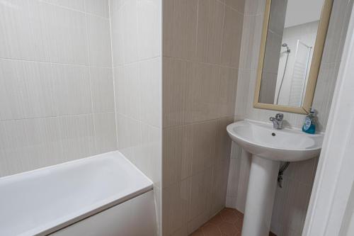 Nice 3 Bedrooms Apartment Near Hyde Park & Oxford St, Londýn (fotografie 10)