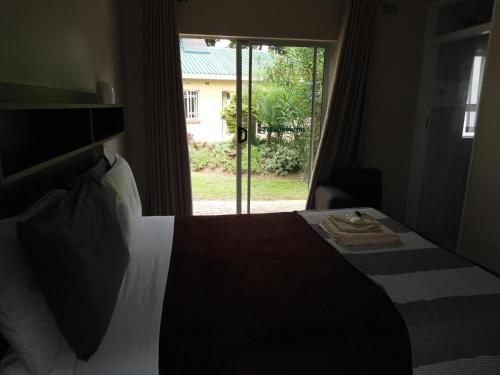 2 Bed Apt with en-suite and kitchenette - 2066, Хараре (фото 3)