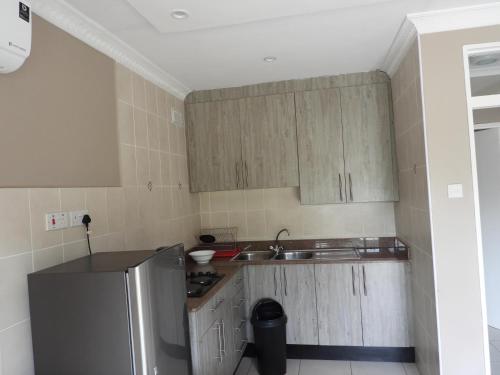 2 Bed Apt with en-suite and kitchenette - 2066, Хараре (фото 9)