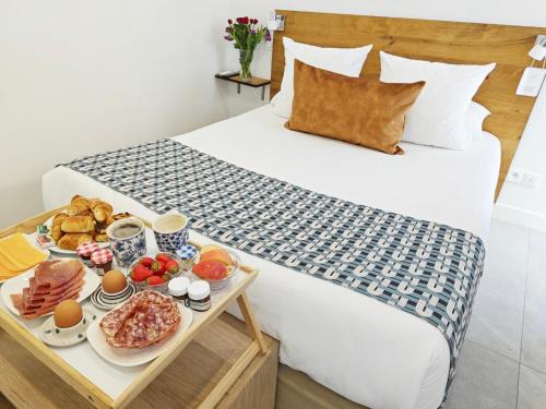 Superior Double Room image 7