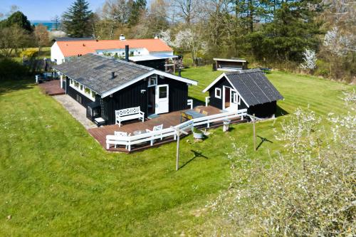  Cozy Holiday Home 450 M From The Water, Pension in Tranekær bei Lundeborg