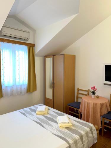 Double Room with Private Bathroom image 6