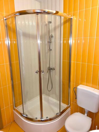 Double Room with Private Bathroom image 1