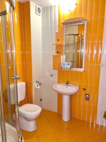 Double Room with Private Bathroom image 2