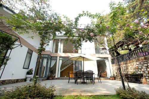 Luxury 5 bedroom villa - Tuyen lam lake view