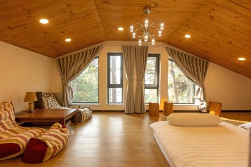 Luxury 5 bedroom villa - Tuyen lam lake view