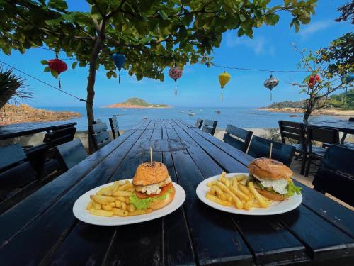 Restaurant, Bai Xep Beach in Bai Dai Beach