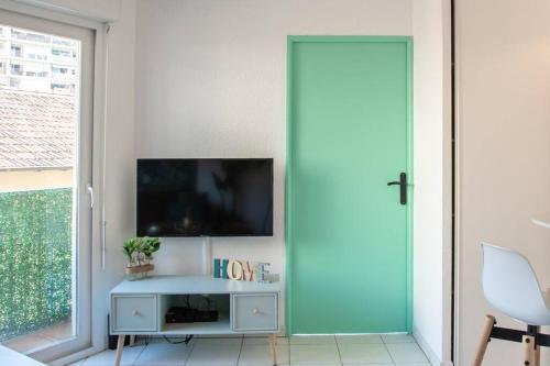 L44 1BDR Flat 10mins walk to port/Balcon, Parking, AC, Nice (fotografie 6)