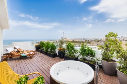 Hot tub, Play City Port in Tel Aviv