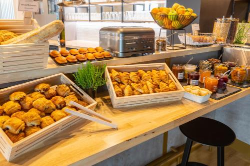 Comfort Hotel Davout Nation Paris 20 - image 2