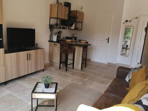 Studio indépendant à mi-chemin entre aix et cassis - Apartment - Aubagne