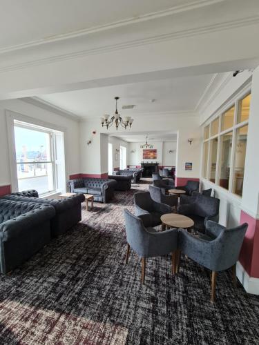 Regina Hotel - image 2