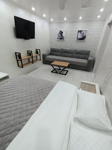 Дизайнерская квартира на Абая 102 (Дизаинерская квартира на Абая 102) in Petropavlovsk