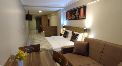 4 twin beds