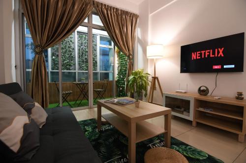 Mount Austin Midori Green 8 Pax Free Wi-Fi 500Mbps Netflix