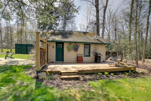 Pool Access Pet-Friendly Pennsylvania Cabin! in Johnstown (PA)