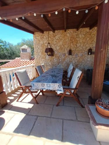 Exterior view, B&B Quinta da Romazeira in São Bartolomeu De Messines