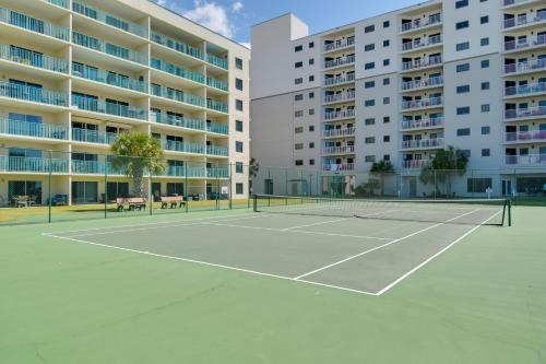 Gulf Highlands Getaway with 7 Pools and Beach Access - image 14