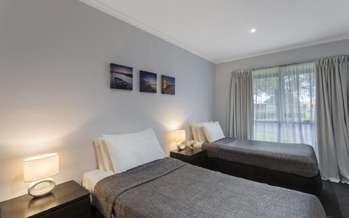 Best Western Colonial Village Motel Room Type - Family Room with Garden View