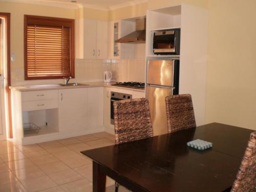 Best Western Colonial Village Motel Room Type - Apartment with Balcony