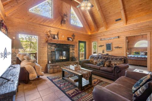 Amazing Wood Log Cabin Pvt Hot Tub in Woods WIFI Fireplace Camp Budd Near Big Cedar - main image