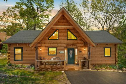 Amazing Wood Log Cabin Pvt Hot Tub in Woods WIFI Fireplace Camp Budd Near Big Cedar - image 2