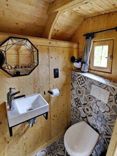 Fürdőszoba, La cabane de Merlin in Les Molieres (Ile-de-France)